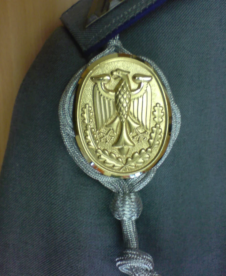 Plakette der Schützenschnur in Gold mit Bundesadler